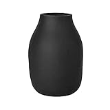 blomus -COLORA- Vase L aus Steingut, Peat, hergestellt in hochwertiger Handarbeit, elegante und dekorative Tischvase, flächenschonendes Wohnaccessoire (H / B / T: 20 x 14 x 14 cm, Peat, 65701)