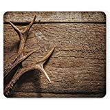 Gaming Mauspad Hirschgeweih Auf Holztisch Rustikale Textur Oberfläche Jagdsaison Herbst Sammeln Kunst Rutschfestem Gummiunterseite Mousepad Anti-Ausfransen Stabiler Gaming Mausmatte 25X30C