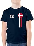 Fussball WM 2022 Fanartikel Kinder - 12. Mann Dänemark Emblem - 164 (14/15 Jahre) - Dunkelblau - Nationalmannschaft - F130K - Kinder Tshirts und T-Shirt für Jung