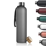 LARS NYSØM Trinkflasche 1l | Wasserflasche 1000ml BPA-frei | Ultraleichte Tritan Sport Flasche auslaufsicher, Kohlensäure geeignet | Ideal für Sport, Büro, Yoga, Kinder | 2 Deckel ink