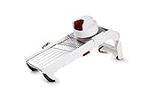 ZYLISS große Mandoline - großer Stand Hobel mit 4 Schnittstärken, Waffelschnitt, Julienneschnitt und Smooth Glide Fingerschutz und Gemüsehalter. Länge: 42