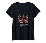 Damen Twosday 222022 Februar 2022 Two Twenty-Two Vintage Grafik T-Shirt mit V