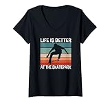Damen Life Is Better At The Skatepark Skateboarding Skateboarder T-Shirt mit V