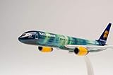 herpa 610735 – Boeing 757-200, Icelandair Hekla Aurora, Wings, Modell Flugzeug mit Standfuß, Flieger, Modellbau, Miniaturmodelle, Sammlerstück, Kunststoff, Snap Fit - Maßstab 1:200