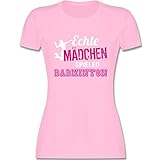 Sport Wandern Football & Co. - Echte Mädchen Spielen Badminton - M - Rosa - Shirt Badminton - L191 - Tailliertes Tshirt für Damen und Frauen T-S