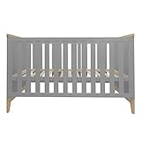 Puckdaddy Babybett Ida – 140x70 cm, Bett aus Holz in Grau, höhenverstellbares Gitterbett mit herausnehmbaren Sproßen, Skandinavisches Desig