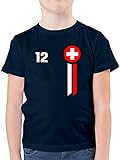 Fussball WM 2022 Fanartikel Kinder - 12. Mann Schweiz Emblem - 128 (7/8 Jahre) - Dunkelblau - Nationalmannschaft - F130K - Kinder Tshirts und T-Shirt für Jung