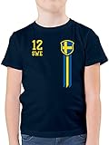 Fussball WM 2022 Fanartikel Kinder - 12. Mann Schweden Fanshirt - 128 (7/8 Jahre) - Dunkelblau - Flagge - F130K - Kinder Tshirts und T-Shirt für Jung