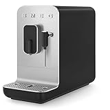 Smeg BCC02BLMEU Kompakte Kaffeevollautomat mit Dampffunktion Schw