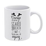 Lustige Kaffeetasse mit Aufschrift „Courage is Being Scared to Death But Saddling Up Anyway-01“, weiße Keramiktasse, Geschenk, 330 ml, für Mama, Papa, Freunde, Vatertag, Geburtstag, W