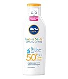 NIVEA SUN Babies & Kids Sensitiv Schutz & Pflege Sonnenmilch LSF 50+ (200 ml), extra wasserfeste Sonnencreme mit LSF 50+, Sonnenlotion fü