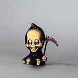 GDEVNSL Puppe Mini Figur Gothic Fantasy Figur Statue Miniatur mit Sense Niedliche Halloween Tod Skulptur Wohnkultur Baby Grim Statue Harz H