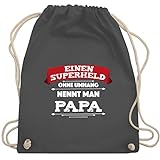 Shirtracer Vatertagsgeschenk Papa - Einen Superheld ohne Umhang nennt man Papa - Rot - Unisize - Dunkelgrau - Papa - WM110 - Turnbeutel und Stoffbeutel aus Baumw