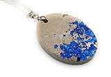 Stechschmuck Halskette mit Anhänger Handmade Beton Unikat Glitzer Glitter Blau Oval Damen Kitsch Kaw