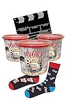 3er Set Cinema / Kino Popcorn süß im dekorativen 300g XXL Kunststoff Eimer mit Deckel - Hollywood4home Edition inklusive hochwertiger Filmklappe und SOXO GOOD STUFF Strümpfe - das ideale Geschenk