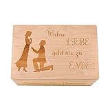 Junimer Erinnerungsbox, Personalisierte Hochzeitsbox Hochzeitskiste mit Ehepaar-Motiv in Weiß und Naturfarbe, Erinnerungen an die Hochzeit, Süßes Hochzeitsgeschenk