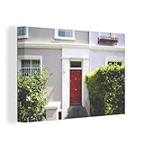 MuchoWow Leinwand Bilder Gemälde Wanddekoration - 150x100 cm - Eine rote Tür an einem Reihenhaus - Wohnzimmer Schlafzimmer Dek