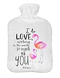 Wärmflasche mit Pullover Bezug 2 Liter Bettflasche mit schönen Fleece-Druck Bezug Gummi Wärmflasche mit Deckel Flamingo-Liebe [092]