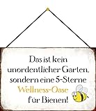 Blechschild mit Kordel 30 x 20 cm Spruch: Das ist kein unordentlicher Garten, sondern eine 5 Sterne Wellness Oase für Bienen ! - B