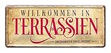 Blechschilder Willkommen in Terrassien - Deko Schild Zubehör Erholungsort Terrasse, Balkon, Garten, Veranda, Outdoor - Urlaub zu Hause - Dekoration Gestaltung Dachterrasse - Geschenkidee - 28x12