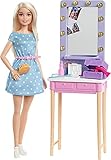 Barbie GYG39 - „Bühne Frei für große Träume“ Malibu Puppe (ca. 30 cm groß) mit Backstage-Schminktisch-Spielset und Zubehörteilen, Geschenk für Kinder von 3 bis 7 J