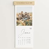 sendmoments Fotokalender 2022 mit personalisierter Holzblende & Veredelung in Silber, Unser Jahr, Wandkalender mit persönlichen Bildern, Kalender für Digitale Fotos, Spiralbindung, Hochformat 148x360