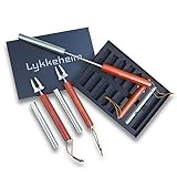 LYKKEHEIM BBQ Spieß (4) - Stockbrot Stab und Marshmallow Spieß in einem - Grillspaß für die ganze Familie im praktischen 4er Set aus hygienischen Edelstahl und Teleskop Echtholzgriff für F