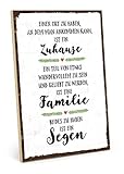 TypeStoff Holzschild mit Spruch – Familie, ZUHAUSE, SEGEN – im Vintage-Look mit Zitat als Geschenk und Dekoration zum Thema Geborgenheit, Liebe und Freundschaft (19,5 x 28,2 cm)