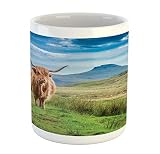 Lunarable Highland Cow Tasse, Panorama-Outdoor-Szenenfoto mit TierIsle of Skye Schottland, Keramik-Kaffeetasse für Wasser, Tee, Getränke, 325 ml, Blaugrü