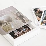 sendmoments Fotoboxen Familie, Fotokästchen Zuhause, personalisierte Bilderbox 112 x 130 mm mit eigenem Bild und individuellem Text, inklusive 16 persönliche Fotos 88 x 105 mm im Retrofoto-S