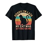 Lustiges Katzenspielzeug mit Aufschrift 'Sorry I'm Late My Cat Was Sitting On Me' T-S