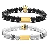 Zysta Kundenspezifische Gravur- Paar Schmuck Set 8mm Lavastein/Weiß Howlite Partnerarmbänder König Königin Perlen Buddha Armband mit Goldem Rechteck für Pärchen Geschenke (set-ohne gravur)