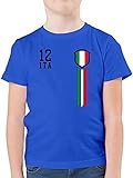 Fussball WM 2022 Fanartikel Kinder - 12. Mann Italien Fanshirt - 140 (9/11 Jahre) - Royalblau - Tshirt weiß Kind - F130K - Kinder Tshirts und T-Shirt für Jung