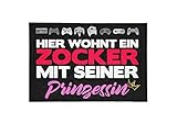 TASSENTICKER - Fußmatte mit Spruch - Hier wohnt EIN Zocker mit Seiner Prinzessin! - lustig - innen & außen - waschbar - Geschenkidee - Dekoration - Freund - F