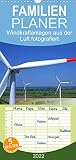Windkraftanlagen aus der Luft fotografiert (Wandkalender 2022, 21 cm x 45 cm, hoch)