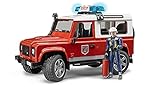 Bruder 02596 - Land Rover Defender Station Wagon Feuerwehr-Einsatzfahrzeug mit Feuerwehrmann inklusive Feuerlö