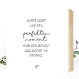 Wunderpixel® Holzbild Der perfekte Moment - 15x15x2cm zum Hinstellen/Aufhängen, echter Fotodruck mit Spruch auf Holz - schwarz-weißes Wand-Bild Aufsteller zur Dekoration Zuhause oder Geschenk-I