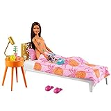 Barbie GRG86 - Schlafzimmer-Spielset und Barbie-Puppe (ca. 30 cm, brünett), Möbel-Spielset mit Puppe in Pyjamas und Zubehör, Geschenk für Kinder von 3 bis 7 J