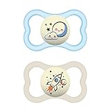 MAM Supreme Night Schnuller im 2er-Set, leuchtender Babyschnuller für eine gesunde Zahn- und Kieferentwicklung, beugt Hautreizungen vor, mit Schnullerbox, 16+ Monate, Universum/S