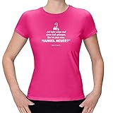 T-Shirt Manuel Neuer - Jana aus Kassel Torwart Fussball Keeper 15 Farben XS-3XL Parade lustige Sprueche Witz Fun Satire Rede Zitat Jana, Farbe:pink/Fuchsia - Logo Weiss, Größe:M