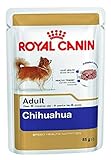 Royal Canin Chihuahua Hundefutter für Erwachsene, 24 Packungen à 85 g, für 8 Monate, speziell für kleine Rassen, mit 6 cm Trixie Gummiballspielzeug mit Wurfg