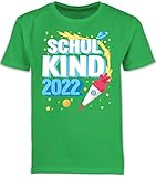 Schulkind Einschulung und Schulanfang - Endlich Schulkind 2022 mit Rakete und Sternen - bunt - 128 (7/8 Jahre) - Grün - schulanfänger Junge - F130K Schulanfang - Schulanfang Jungen T-S