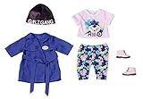 BABY born Deluxe Kalte Tage Set für 43cm Puppe - Leicht für Kleine Hände, Kreatives Spiel fördert Empathie & Soziale Fähigkeiten, für Kleinkinder ab 3 Jahren - Inklusive Trenchcoat, Hose, Hut &