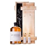 Grafschaft Mark Alte Haselnuss Schnaps Weihnachtsbox | 1x 0,7 L & 2x 0,02 L | 40% vol. Alkohol | edle Holzbox mit Haselnussbrand, Birnenbrand, Marillenbrand | milder Obstler, im Holzfass gelag