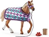 SCHLEICH 42360 Horse Club Spielset - Englisches Vollblut mit Decke, Spielzeug ab 5 Jahren (Wohnwagen)