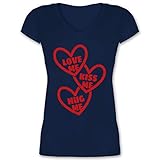 Valentinstag Partner Geschenke - Love me, Kiss me, Hug me mit Herzen - rot - XL - Dunkelblau - Liebe - XO1525 - Damen T-Shirt mit V