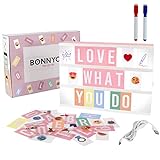 Light Box Rosa A4 mit 400 Buchstaben, Emojis, 2 Stifte, USB - BONNYCO | Ä Ö Ü ß | Pink Led Lightbox Buchstaben Geschenk für Frauen, Mädchen | Lichtbox mit Buchstaben Schlafzimmer Wohnzimmer Dek