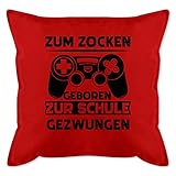 Shirtracer Statement Kissen mit Sprüchen - Zum zocken geboren zur Schule gezwungen schwarz - Unisize - Rot - dekokissen zocker - GURLI Kissen mit Füllung - Kissen 50x50 cm und Dekokissen mit Füllung