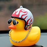 weichuang Autodekoration Society Schöner Lucky Duck Auto Ornament kreativen Dekoration-Auto-Armaturenbrett-Spielzeug mit Helm und Ketten Lustige Autozubehör Innendekoration (Color Name : A)