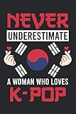 Never underestimate a woman who loves K-pop: K-pop & South Korea Notizbuch 6' x 9' Seoul Geschenk für & Koreanische Flagg